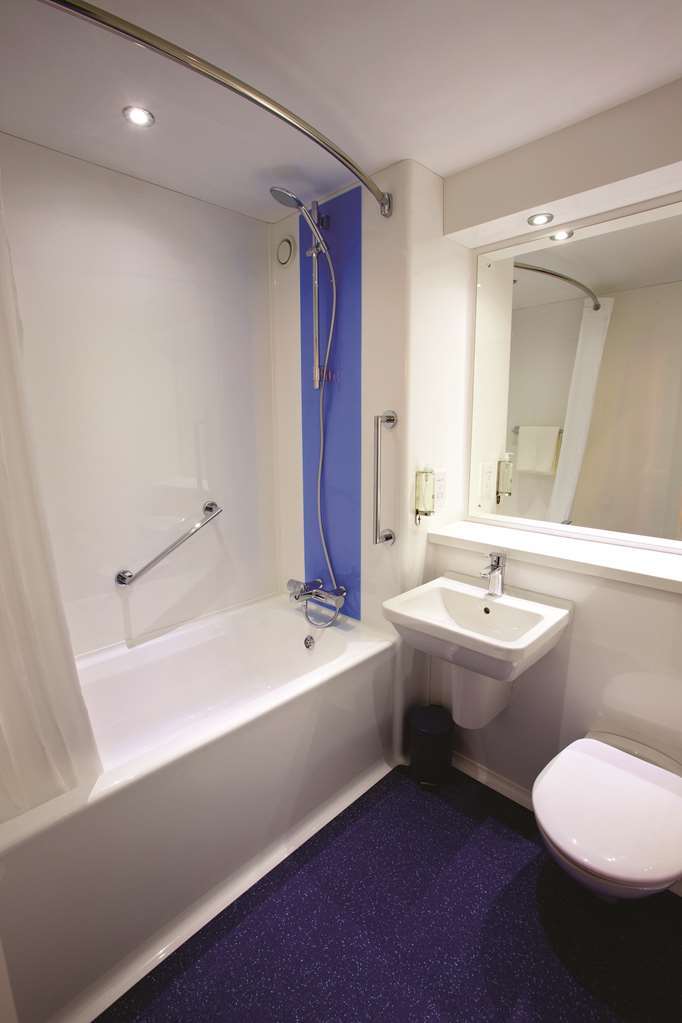 Travelodge York Hull Road Room photo