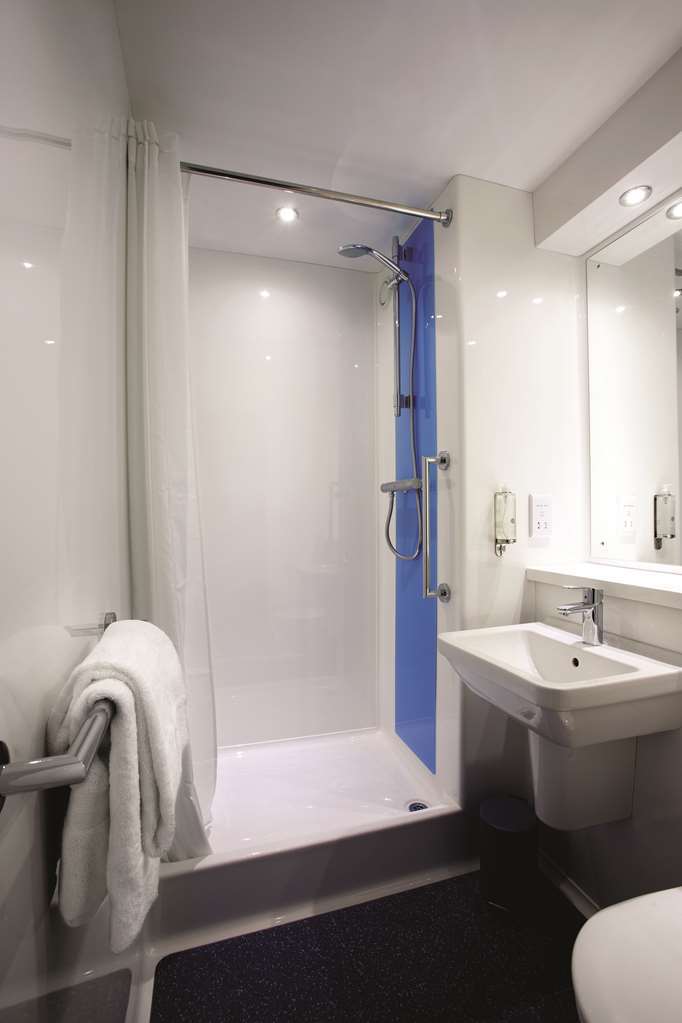 Travelodge York Hull Road Room photo